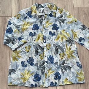 Ethyl Clothing 3/4 Sleeve Mismatched Buttons Floral Button Down Shirt